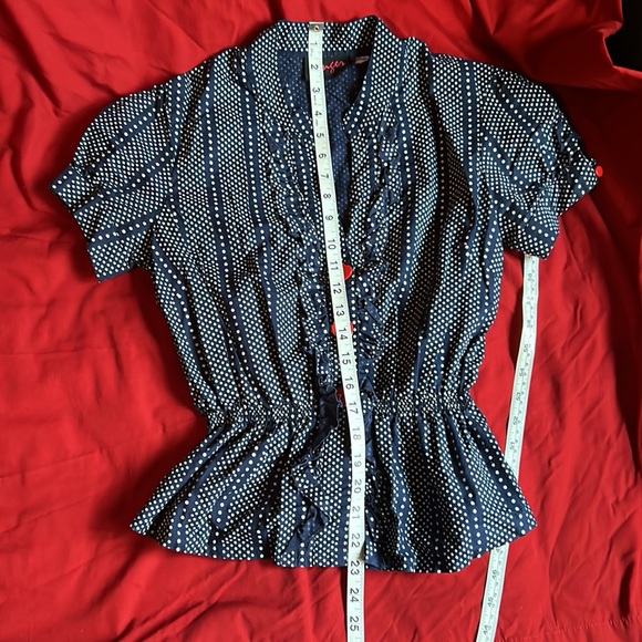 Rockabilly top with heart buttons. Blue/white size medium with stretch. - Picture 14 of 14